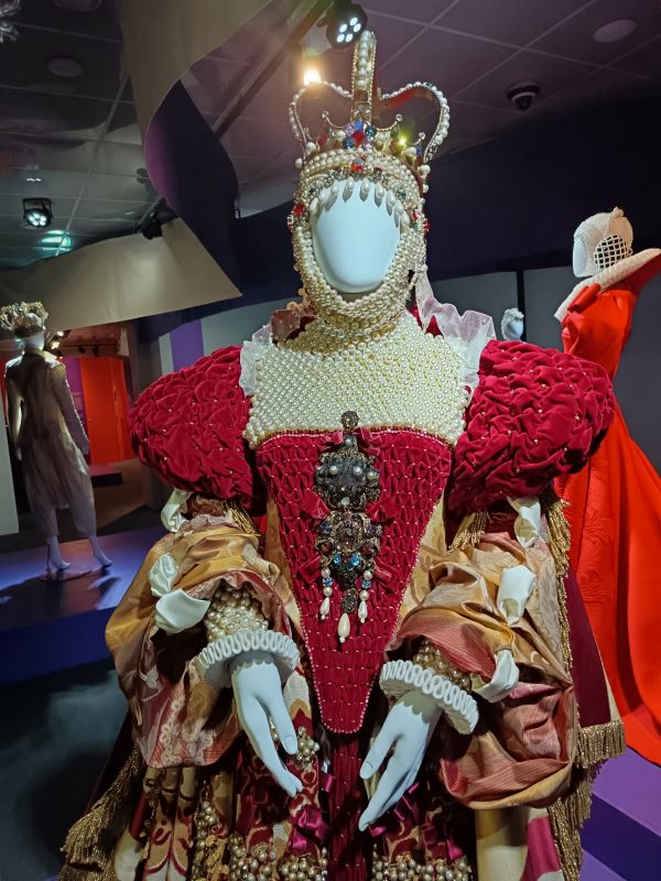 International Exhibition „Queens“